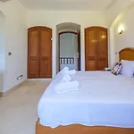 Serene 4Bdr Villa: Your Cozy Home Away From Home