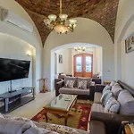 Serene 4Bdr Villa: Your Cozy Home Away From Home