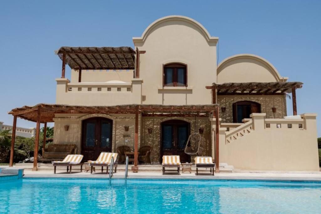 Vakantiehuis Serene 4bdr Villa: Your Cozy Away From