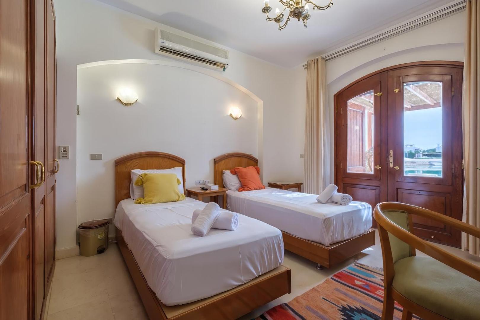 Serene 4bdr Villa: Your Cozy Away From *