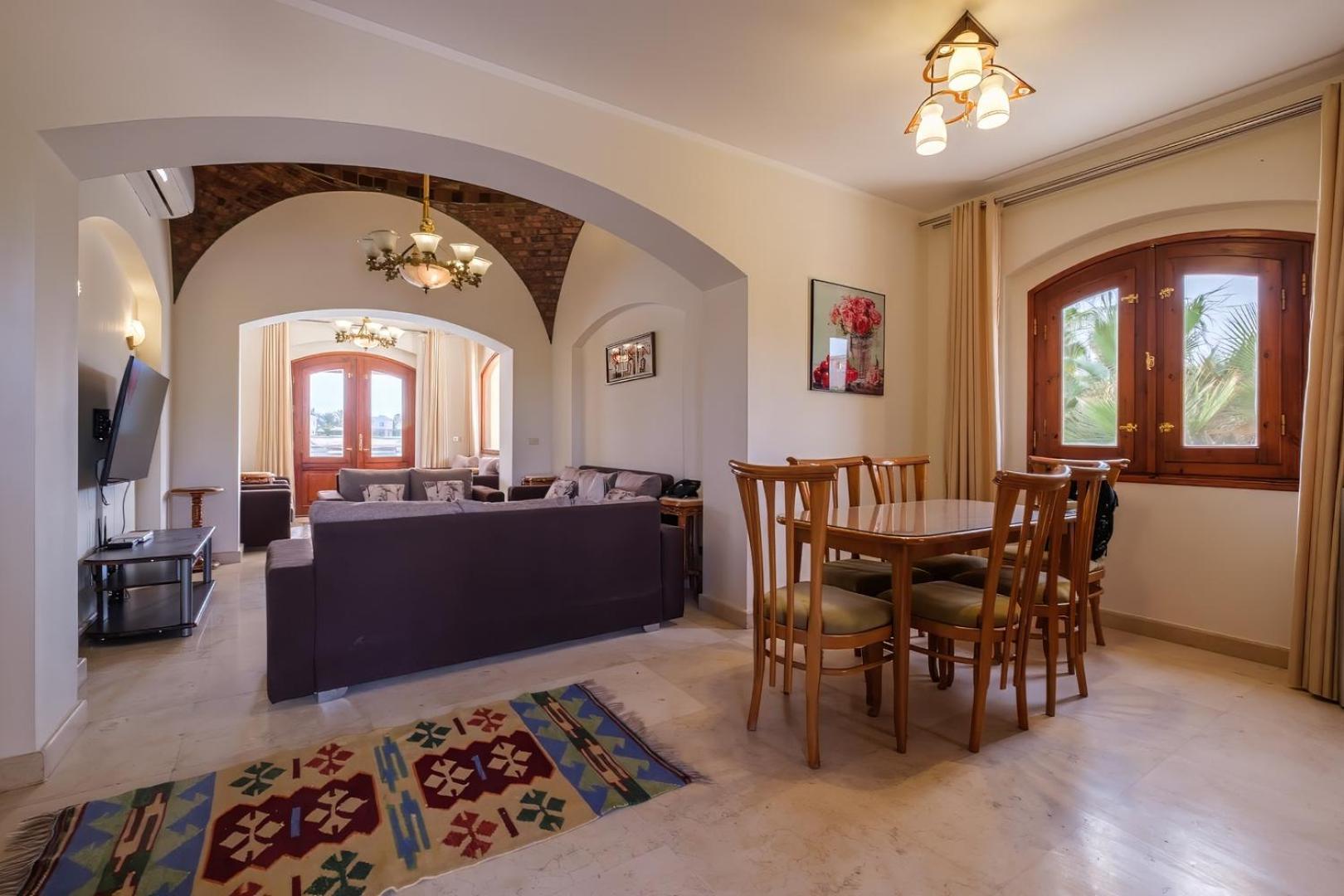 Serene 4bdr Villa: Your Cozy Away From Vakantiehuis