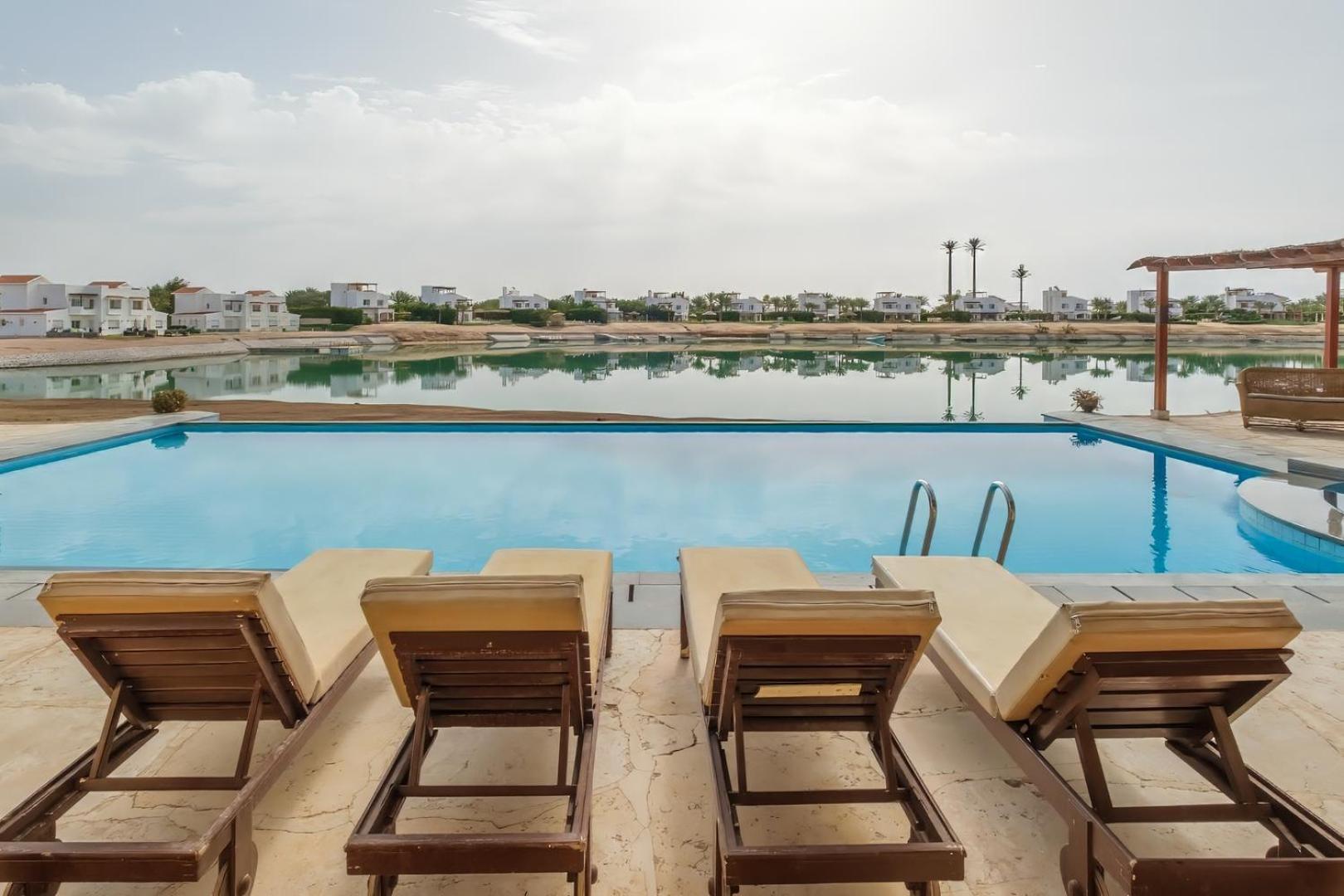Serene 4bdr Villa: Your Cozy Away From *