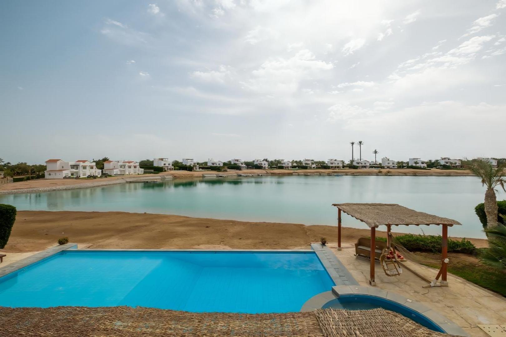 Serene 4bdr Villa: Your Cozy Away From